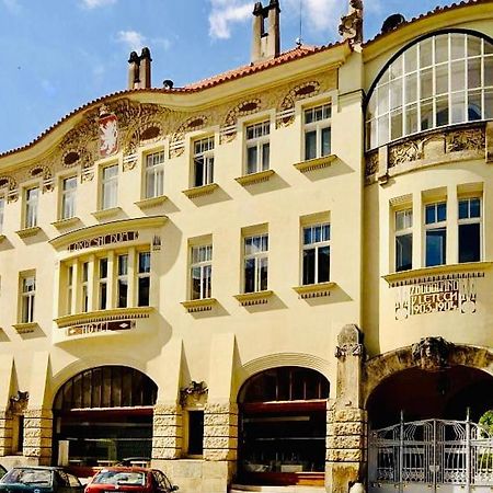 Hotel Okresní Dům Hradec Kralove Exterior foto