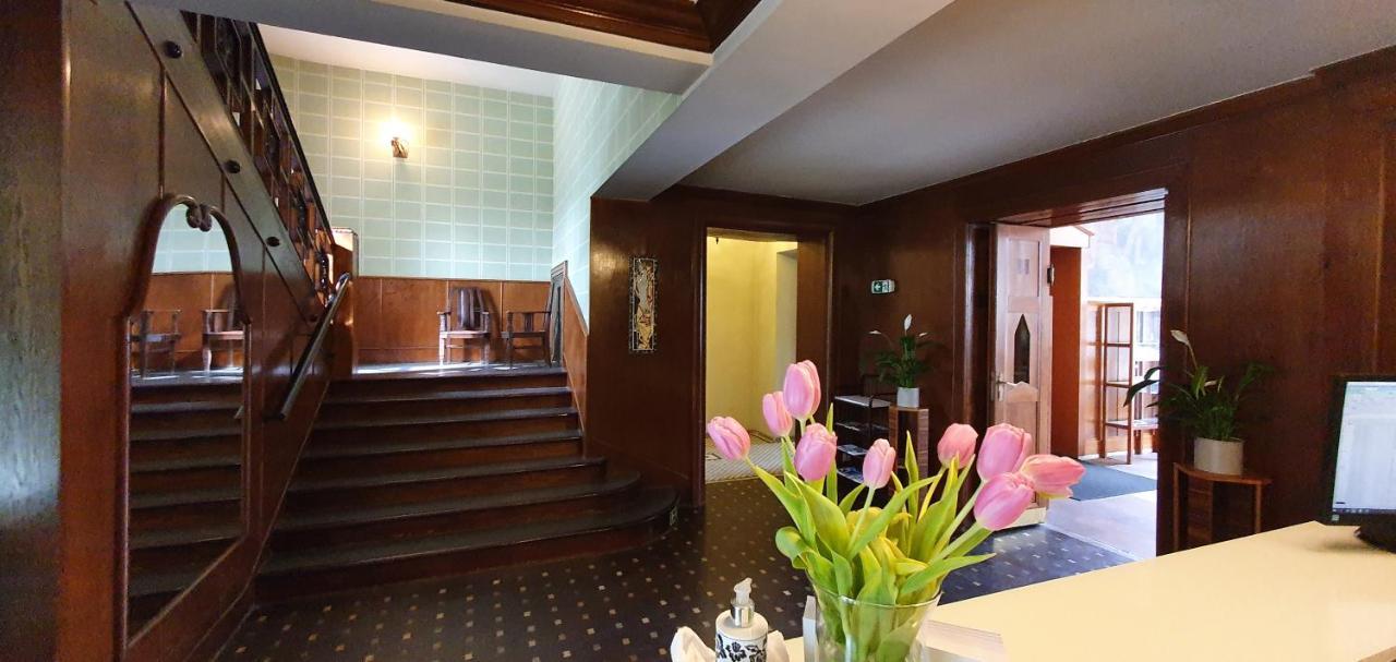 Hotel Okresní Dům Hradec Kralove Exterior foto